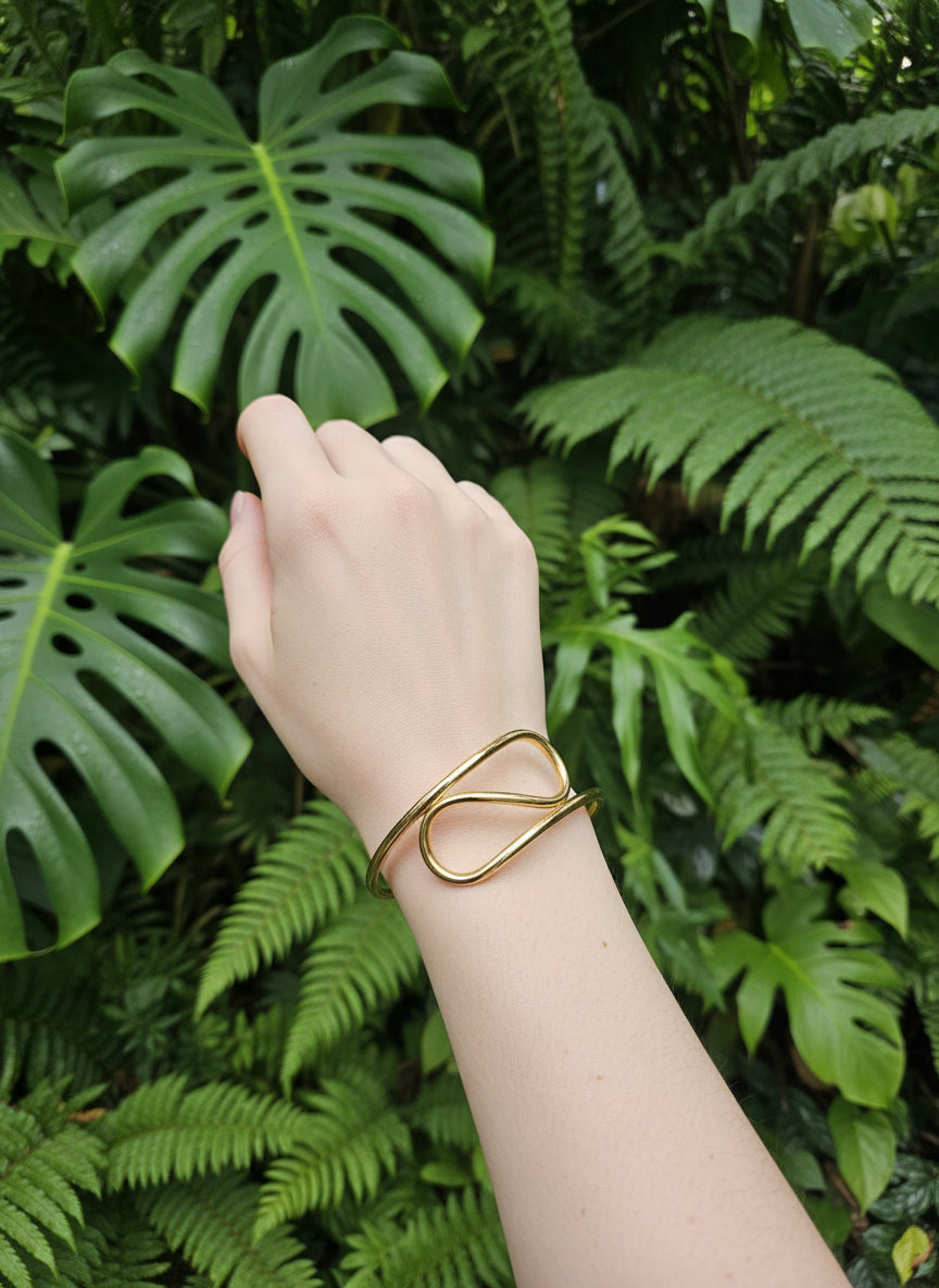 Conjunto Elo – Colar e Bracelete Rígido Banhados a Ouro 18k
