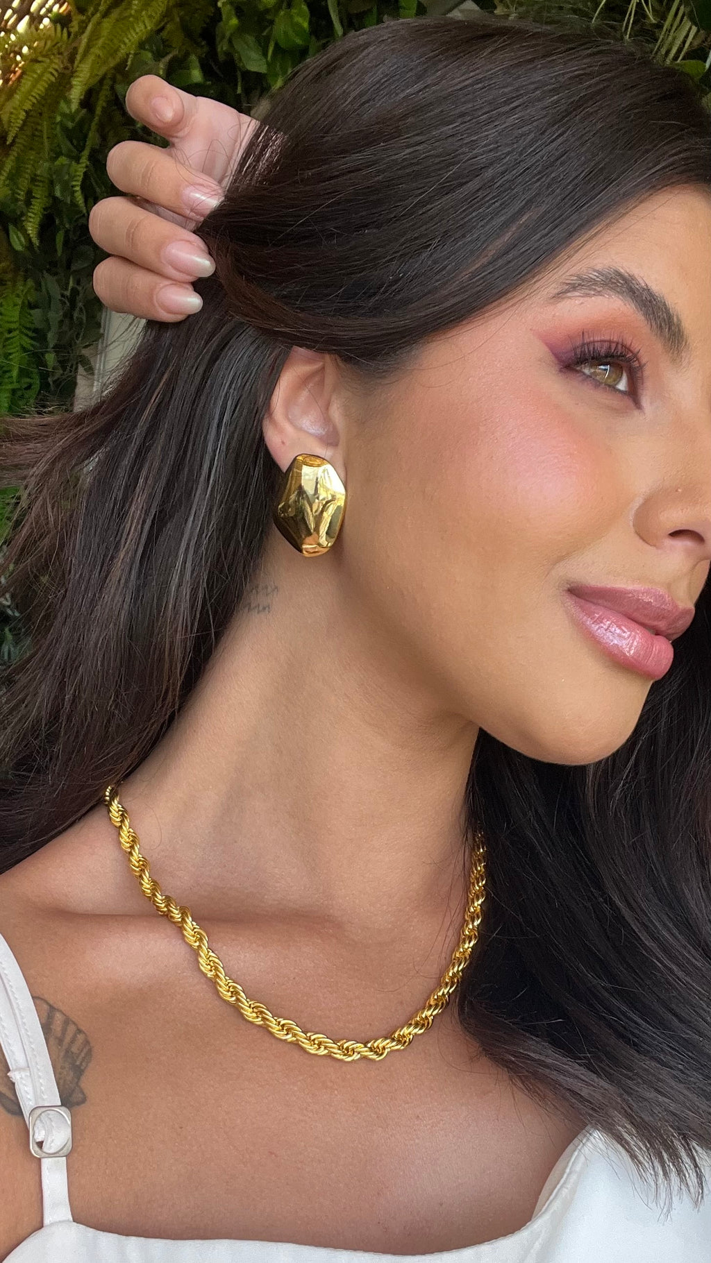 Brinco Dourado Orgânico Polido Banhado a Ouro 18k