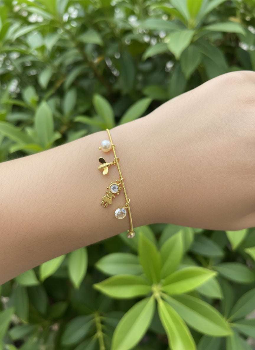 Pulseira Menina, Abelha, Pérola e Zircônias Banhada a Ouro 18K