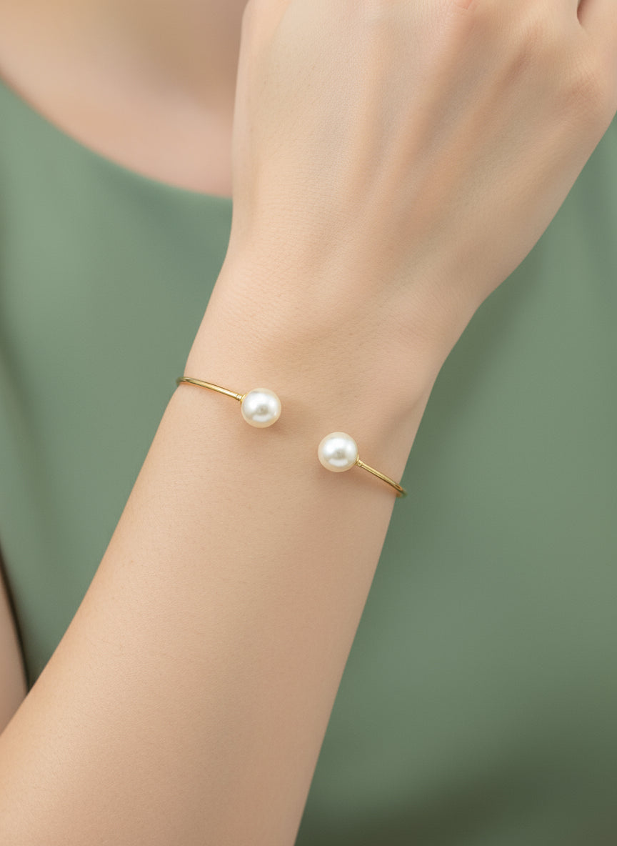 Conjunto Colar e Bracelete com Pérolas Banhados a Ouro 18K