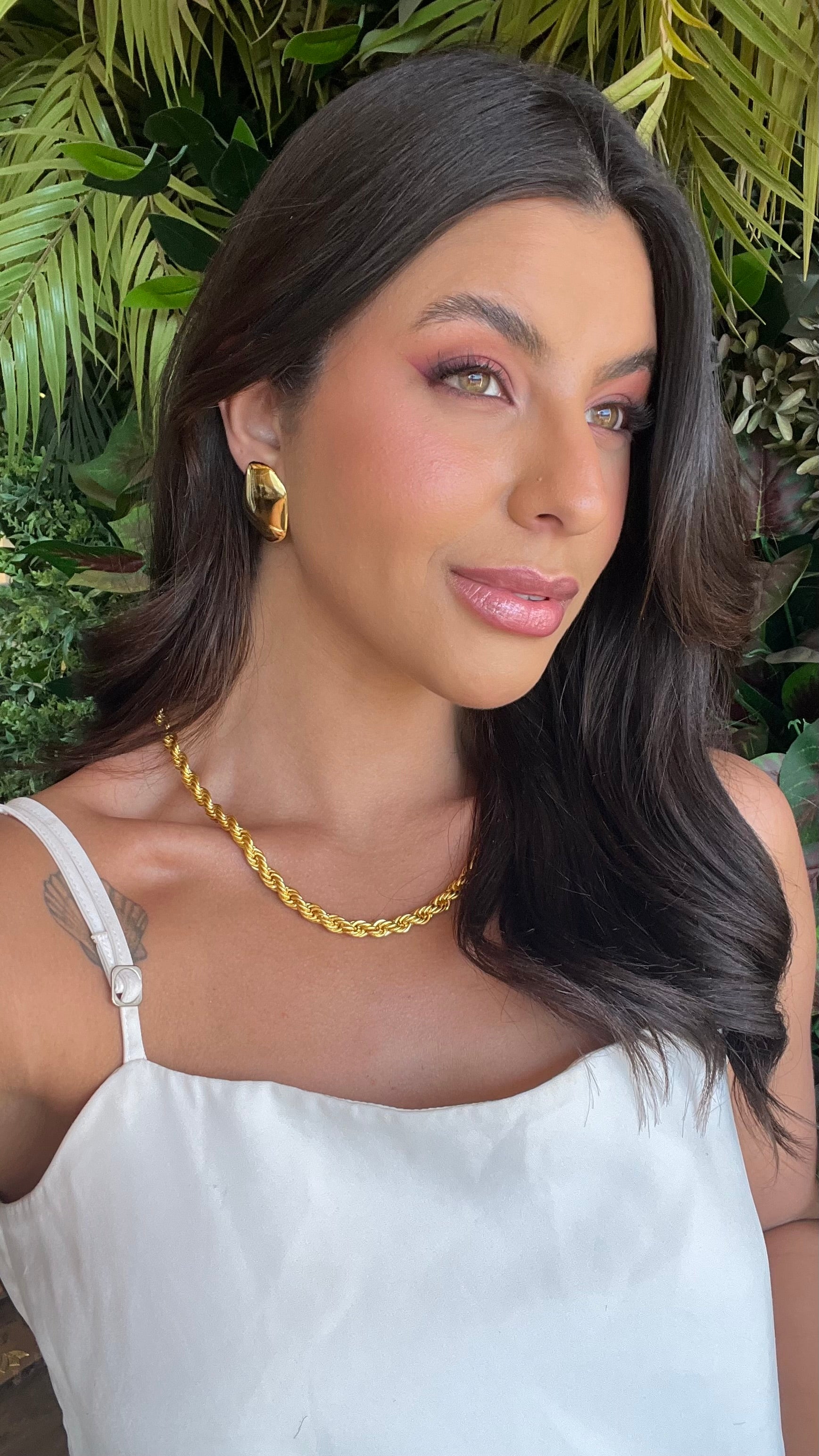 Brinco Dourado Orgânico Polido Banhado a Ouro 18k