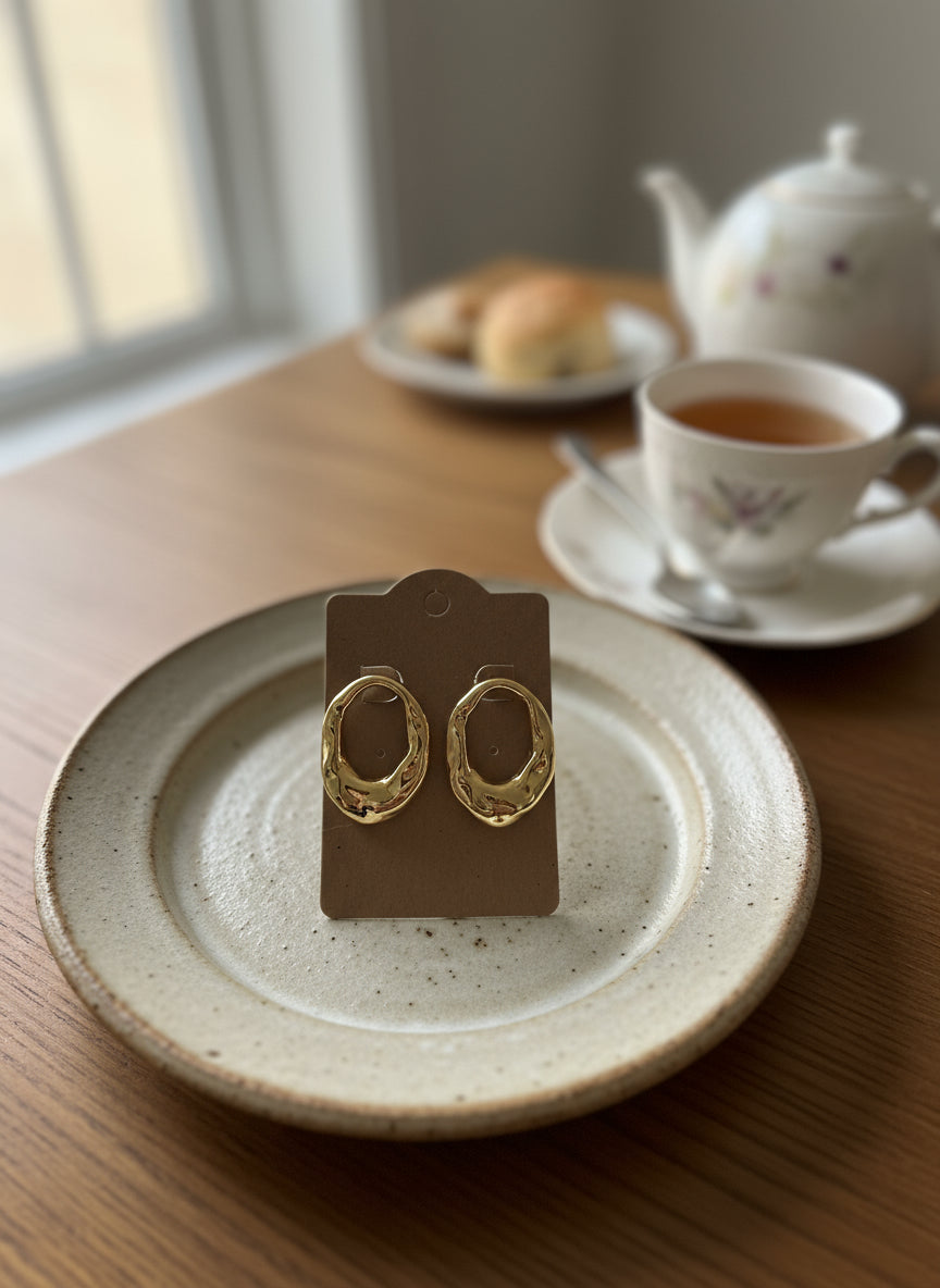 Brinco Oval Orgânico Banhado a Ouro 18K