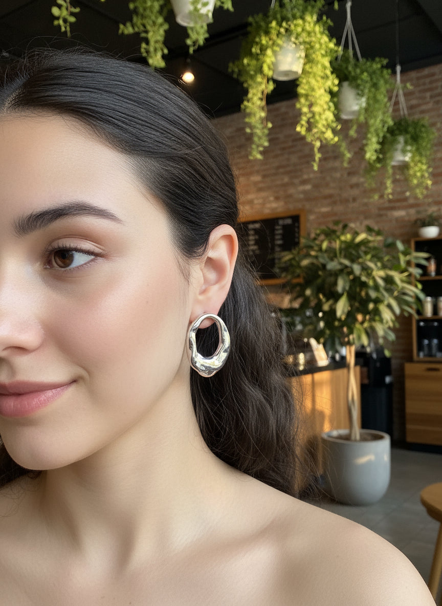 Brinco Oval Orgânico em Ródio