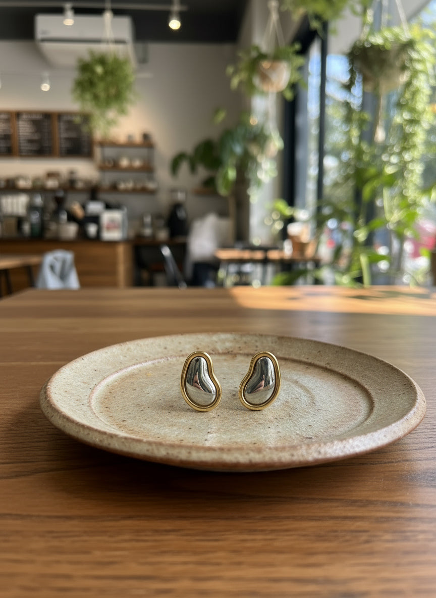 Brinco Metal Orgânico Bicolor Banhado a Ouro 18K e Ródio