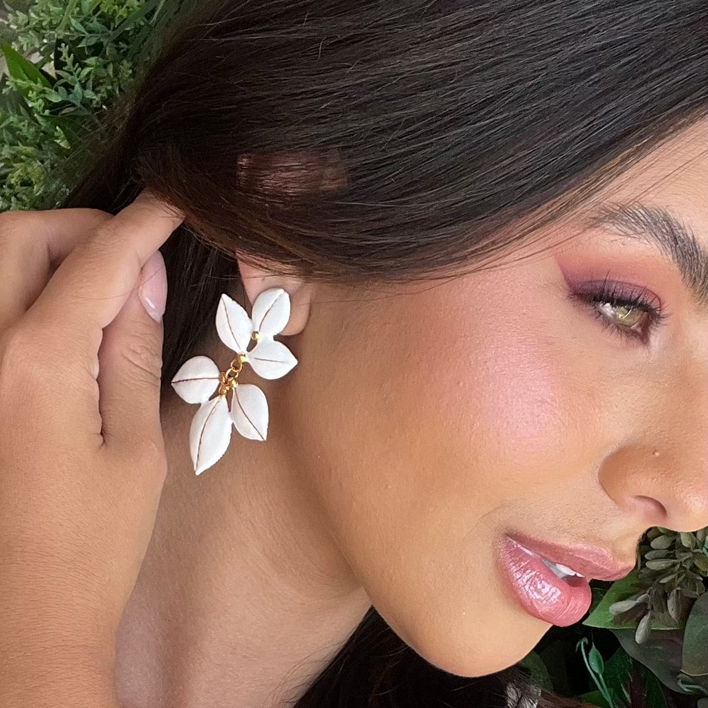 Brinco Flor com Pétalas Nude